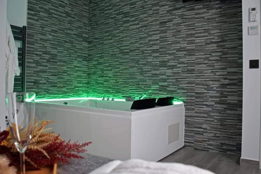 Alojamientos Lola, Suite con jacuzzi Benalup - Casas Viejas Exterior foto